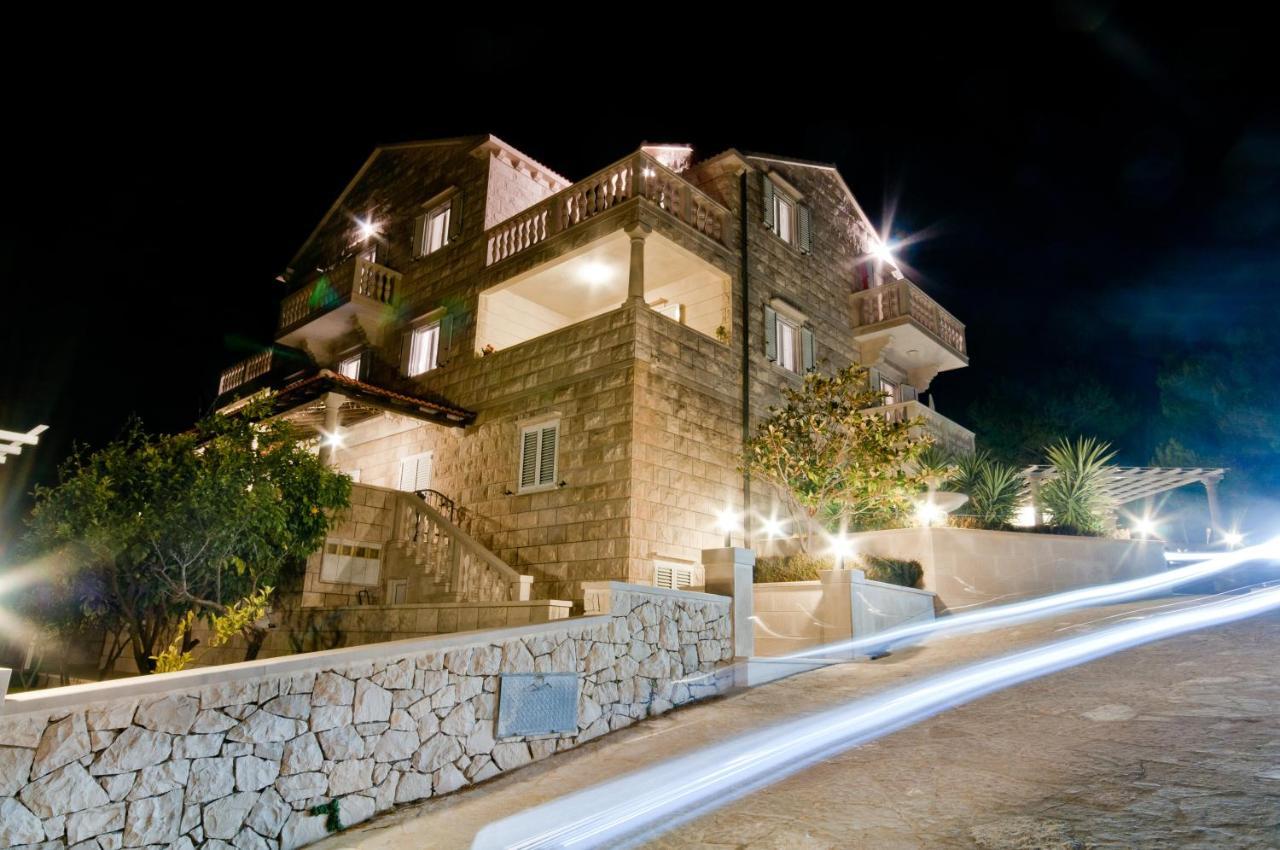 Apartments Barba Petra Dvori Sumartin Exterior photo