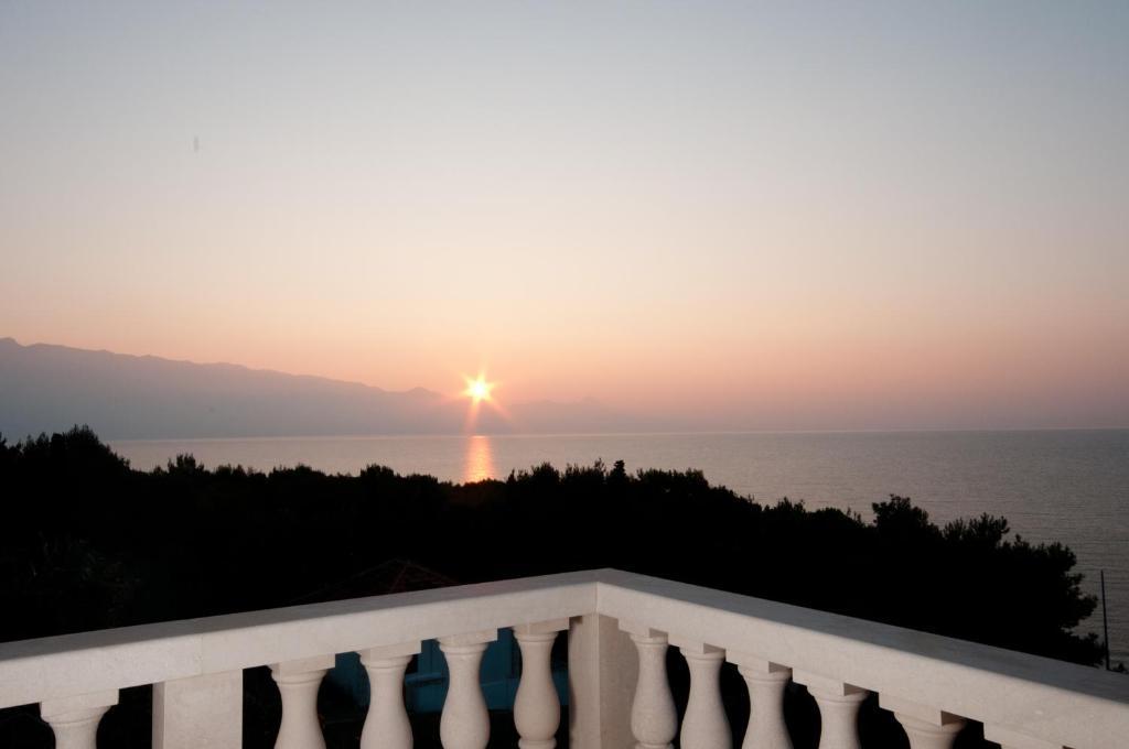 Apartments Barba Petra Dvori Sumartin Room photo