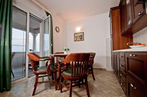 Apartments Barba Petra Dvori Sumartin Exterior photo